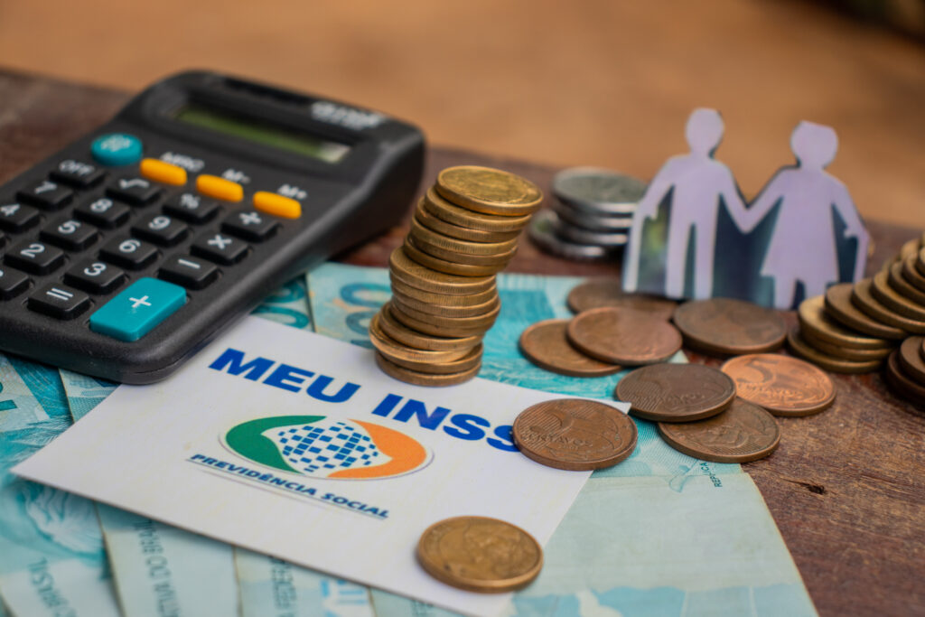 Se você recebe benefícios do INSS, entenda as dificuldades do instituto.