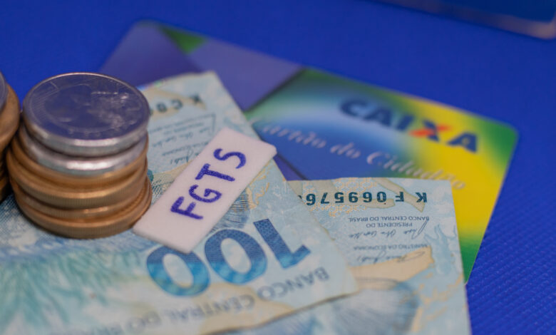 O lucro do FGTS já deve ser dividido entre trabalhadores de todo país. Confira.