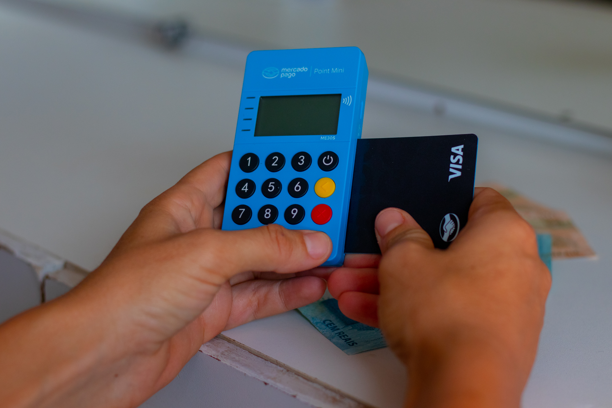 O golpe da maquininha está fazendo cada vez mais vítimas. Entenda o caso.