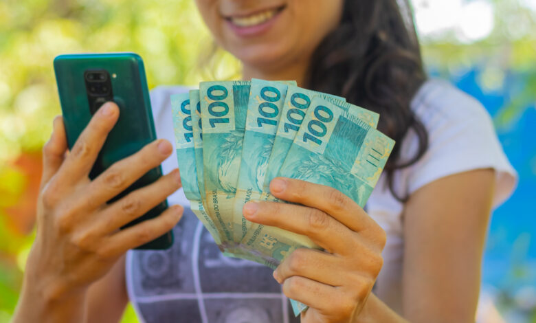 Veja como conseguir descontos em apps sendo estudante universitário.