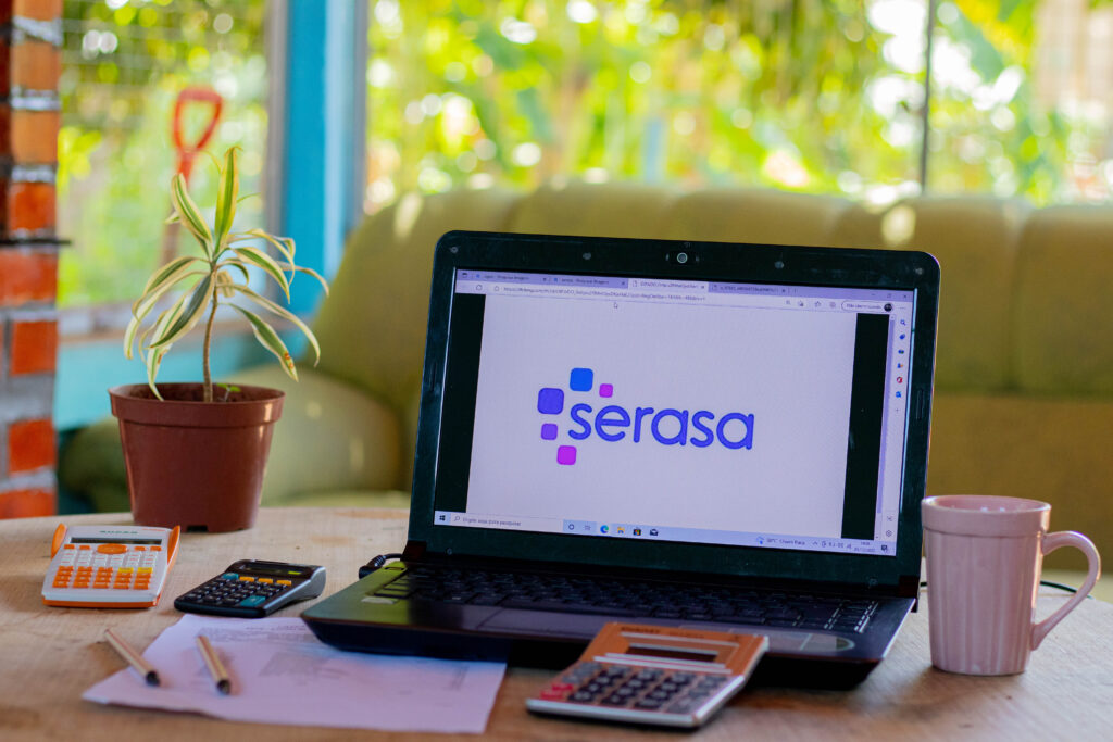 Quer acabar com as dívidas? Veja como a Serasa te ajuda.