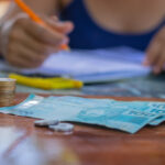 Se você está com dívidas antigas em aberto, veja o que podem significar no score.