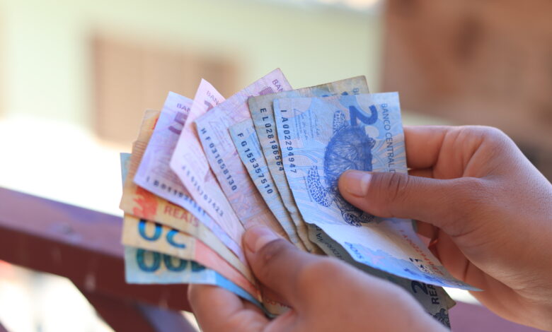 Se você quer investir ou poupar dinheiro, é bom organizar as finanças.
