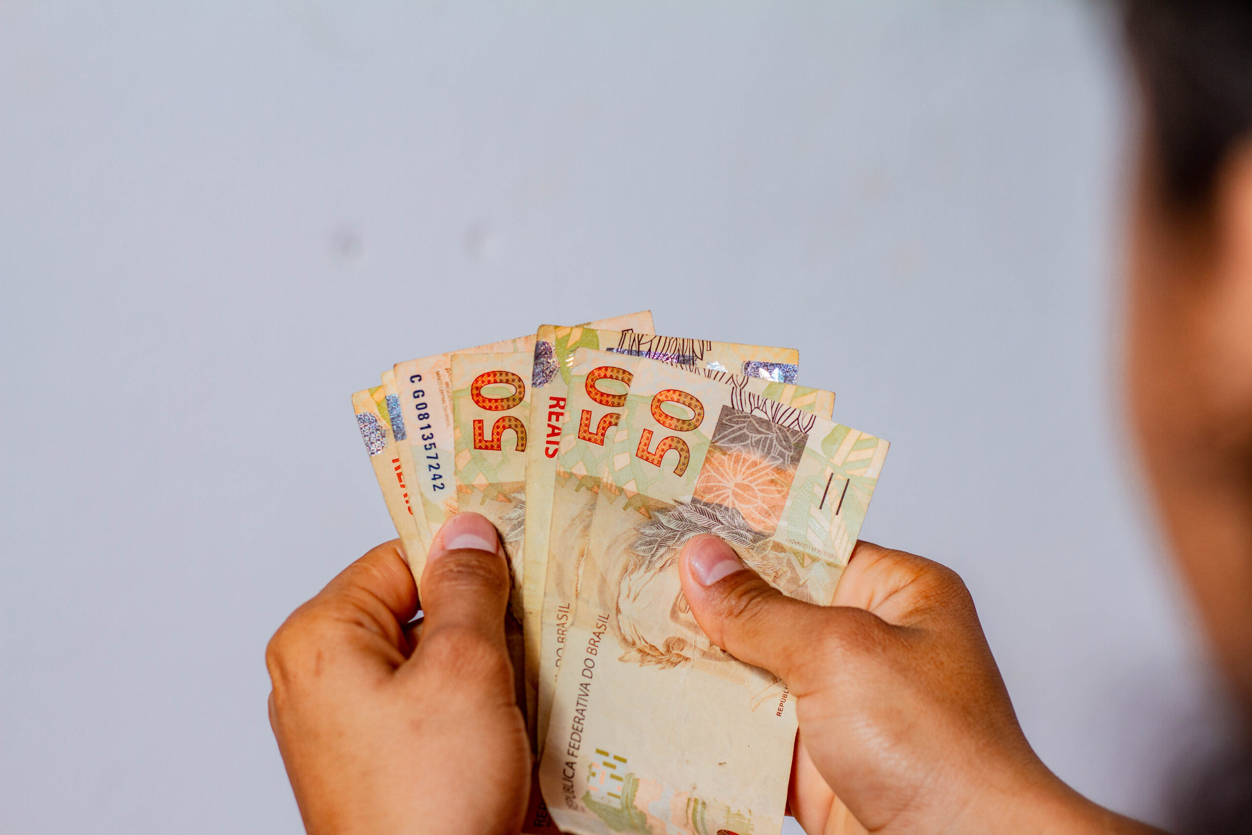 Os casais podem começar a economizar juntos para construir seu alicerce financeiro.