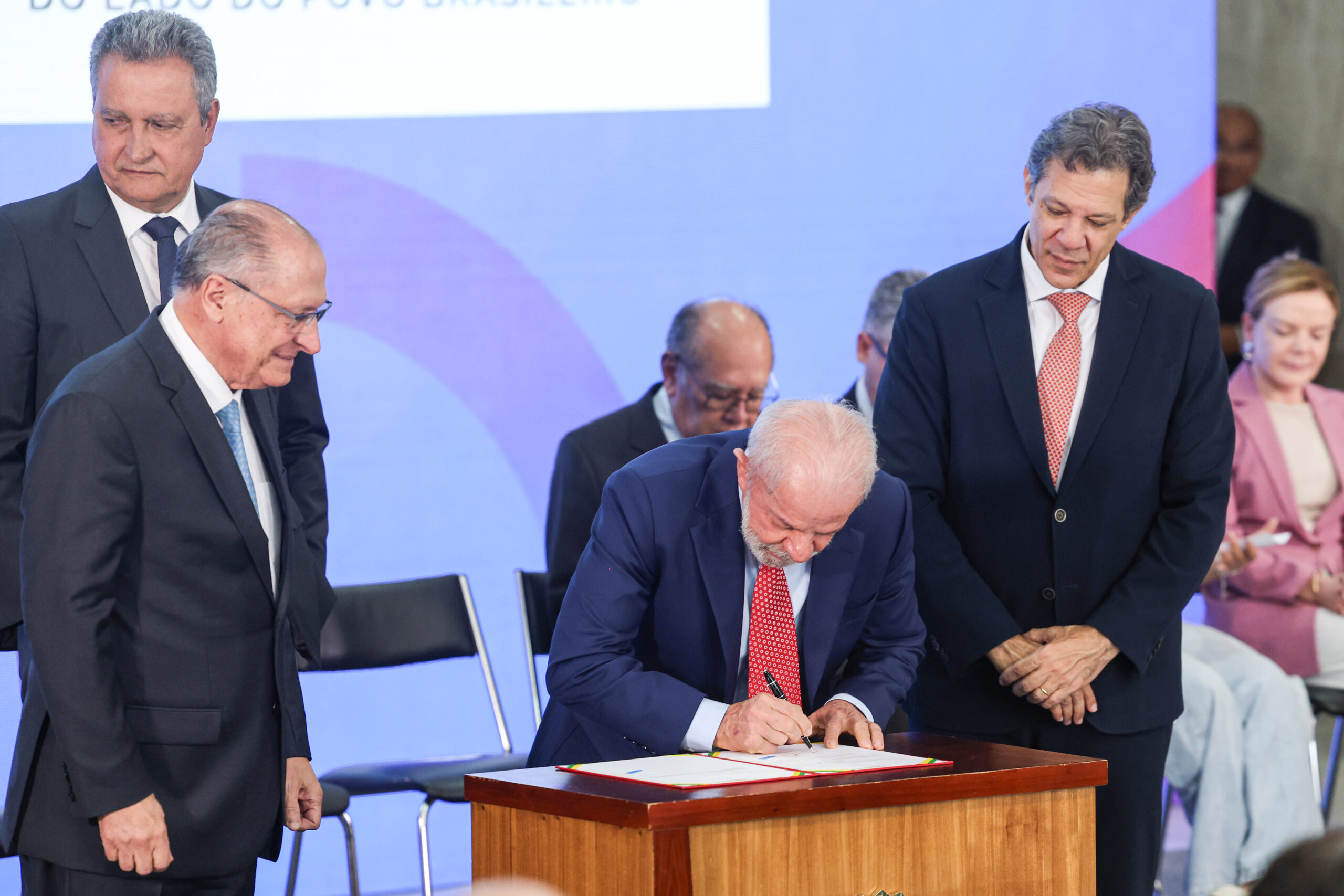 O governo Lula aprovou recentemente um novo crédito para reformas habitacionais.