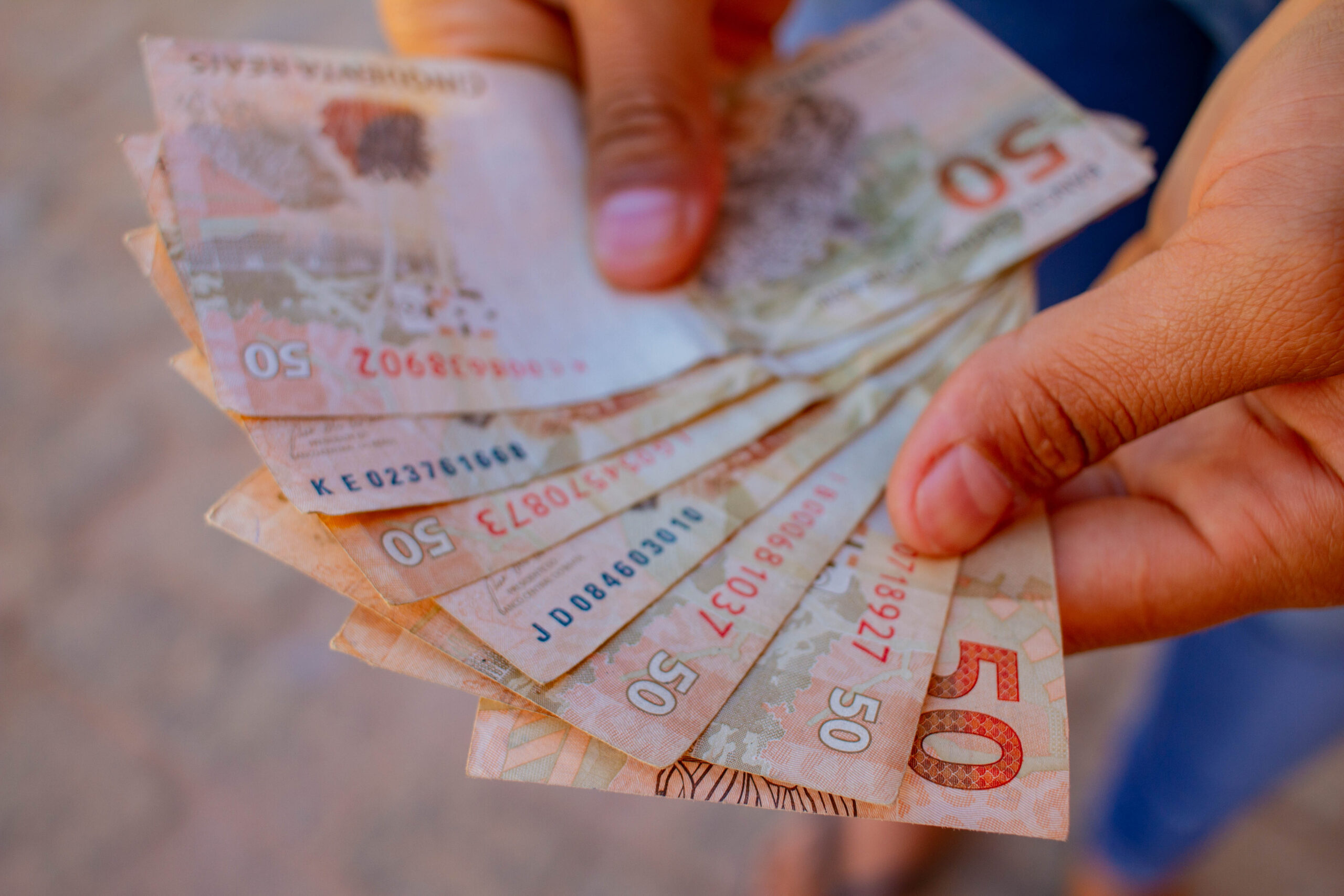 Milhares de trabalhadores perceberam os altos juros do consignado CLT.