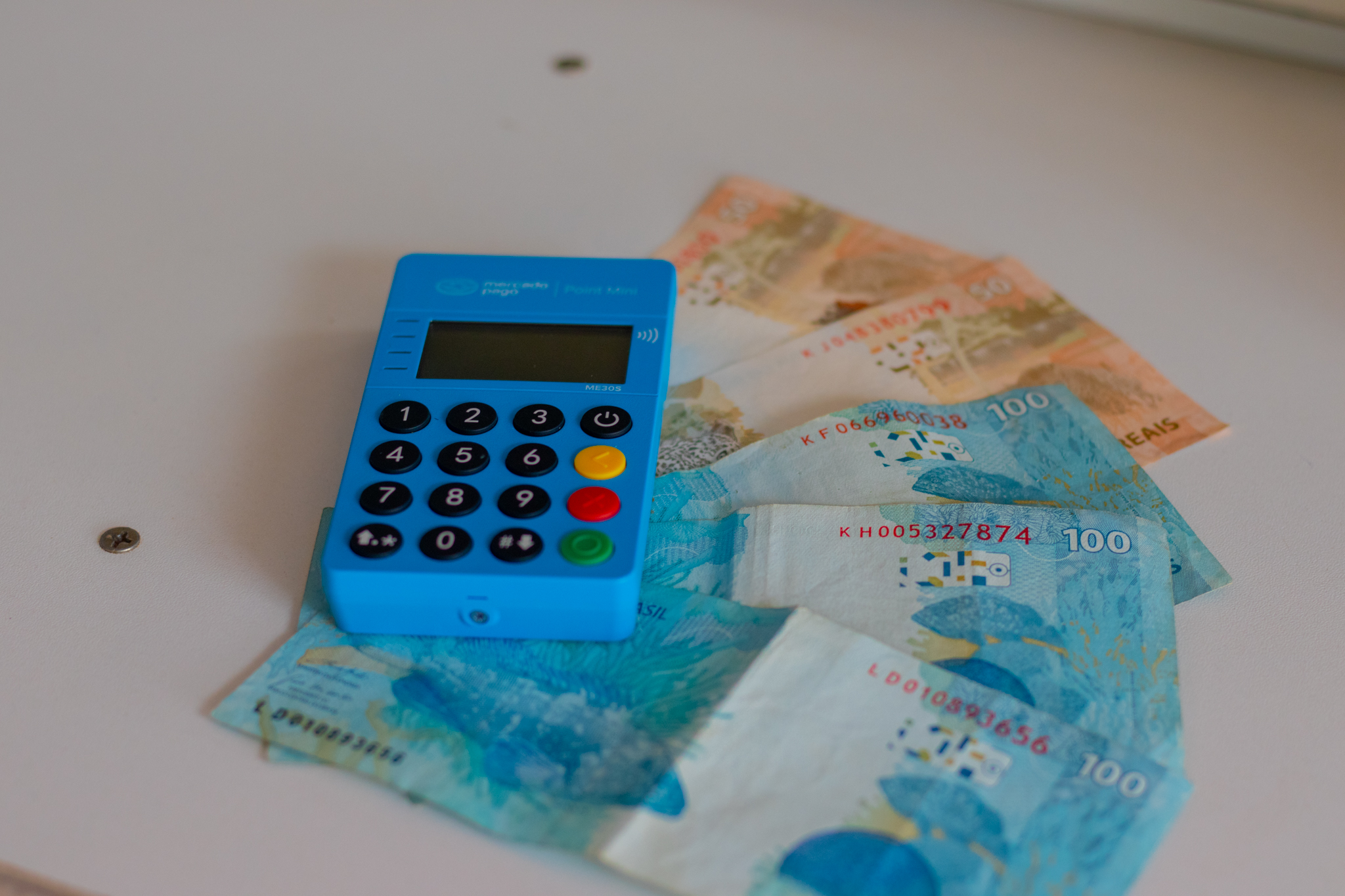 Se você usa o cartão por aproximação, veja como se proteger de golpes.