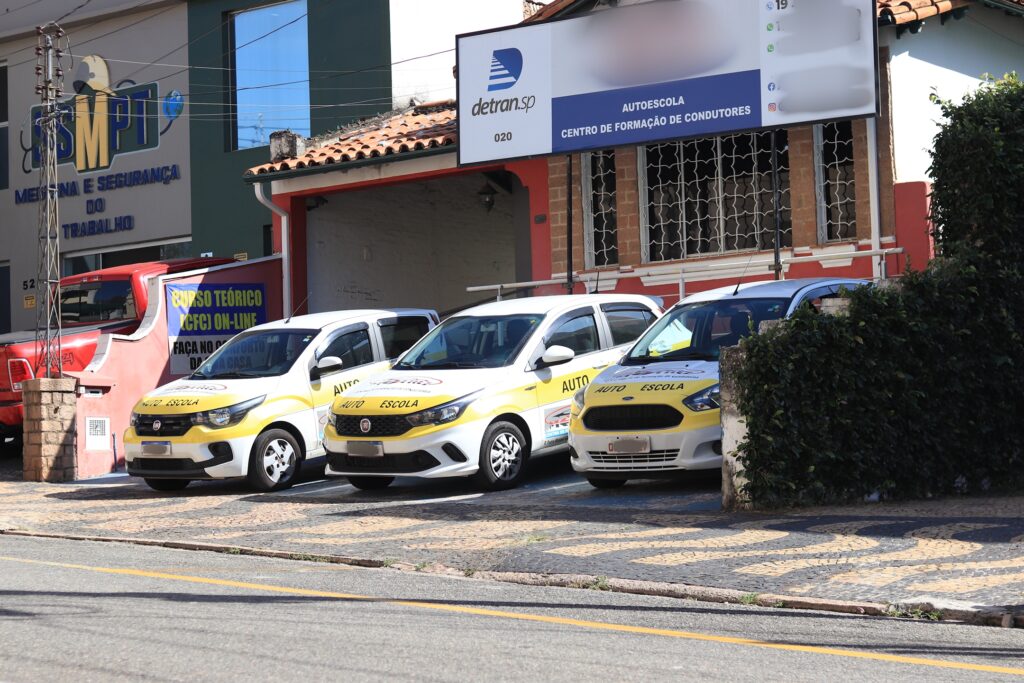 Um PL está sendo analisado para que autoescolas não sejam mais obrigatórias. Entenda.