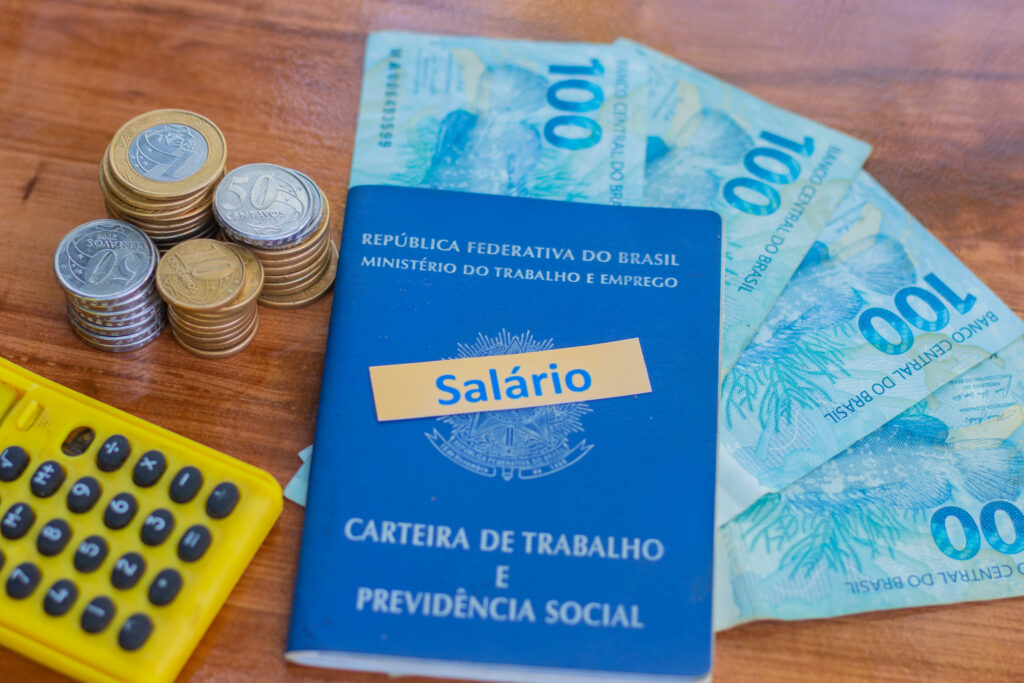Se você é trabalhador, veja quando pode receber o 13º salário em 2025.