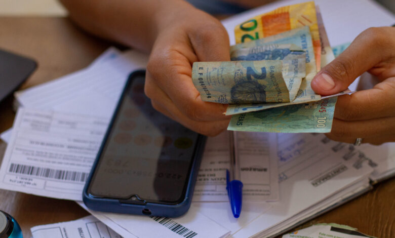Se você quer poupar dinheiro, veja como calcular sua renda mensal.