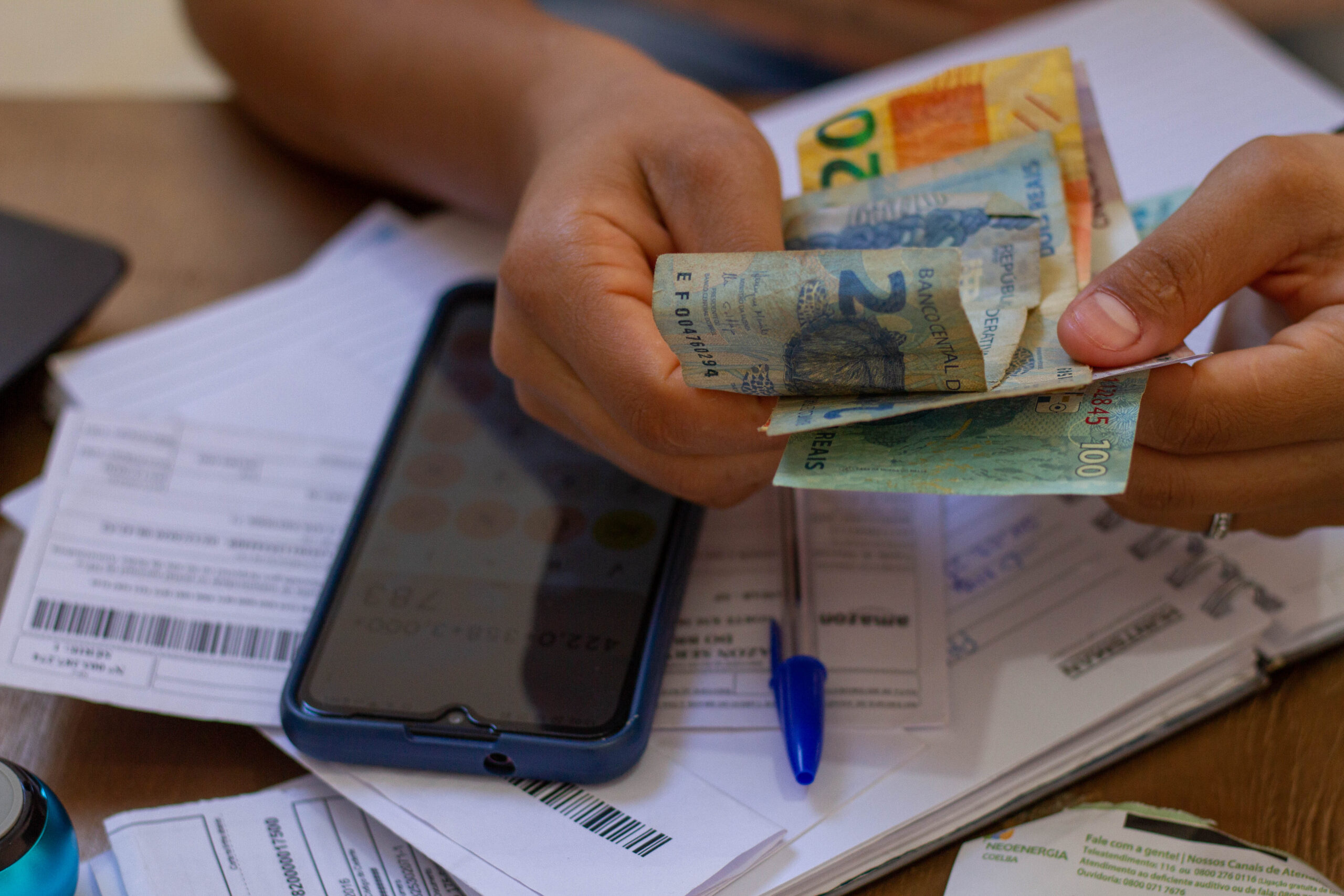 Se você quer poupar dinheiro, veja como calcular sua renda mensal.