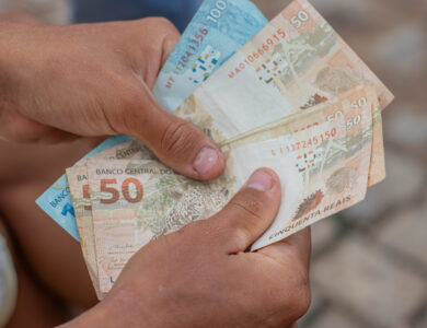 Se você quer contratar empréstimo, veja as diferenças entre o consignado CLT e o saque-aniversário.