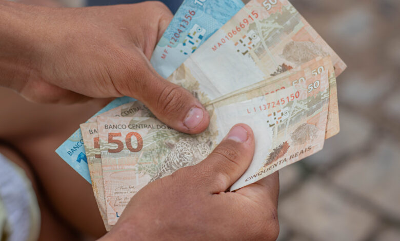 Se você quer contratar empréstimo, veja as diferenças entre o consignado CLT e o saque-aniversário.