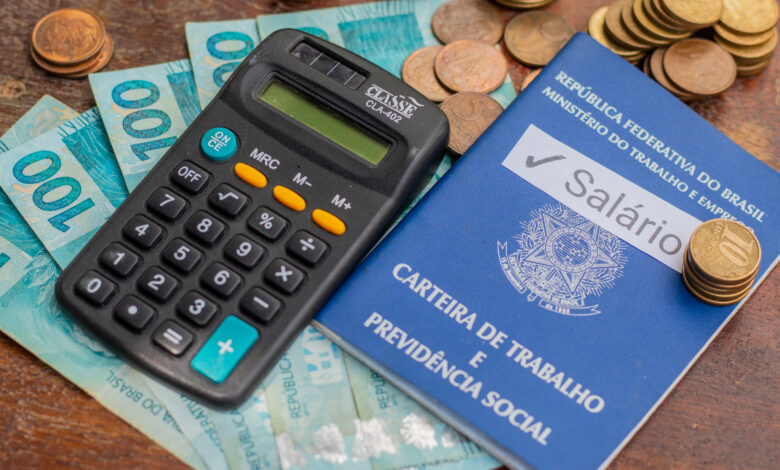 O salário mínimo ideal deveria ser muito maior do que o pago atualmente.