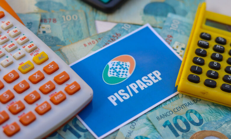 O PIS/Pasep deve ser pago novamente em 2026. Veja detalhes do benefício.
