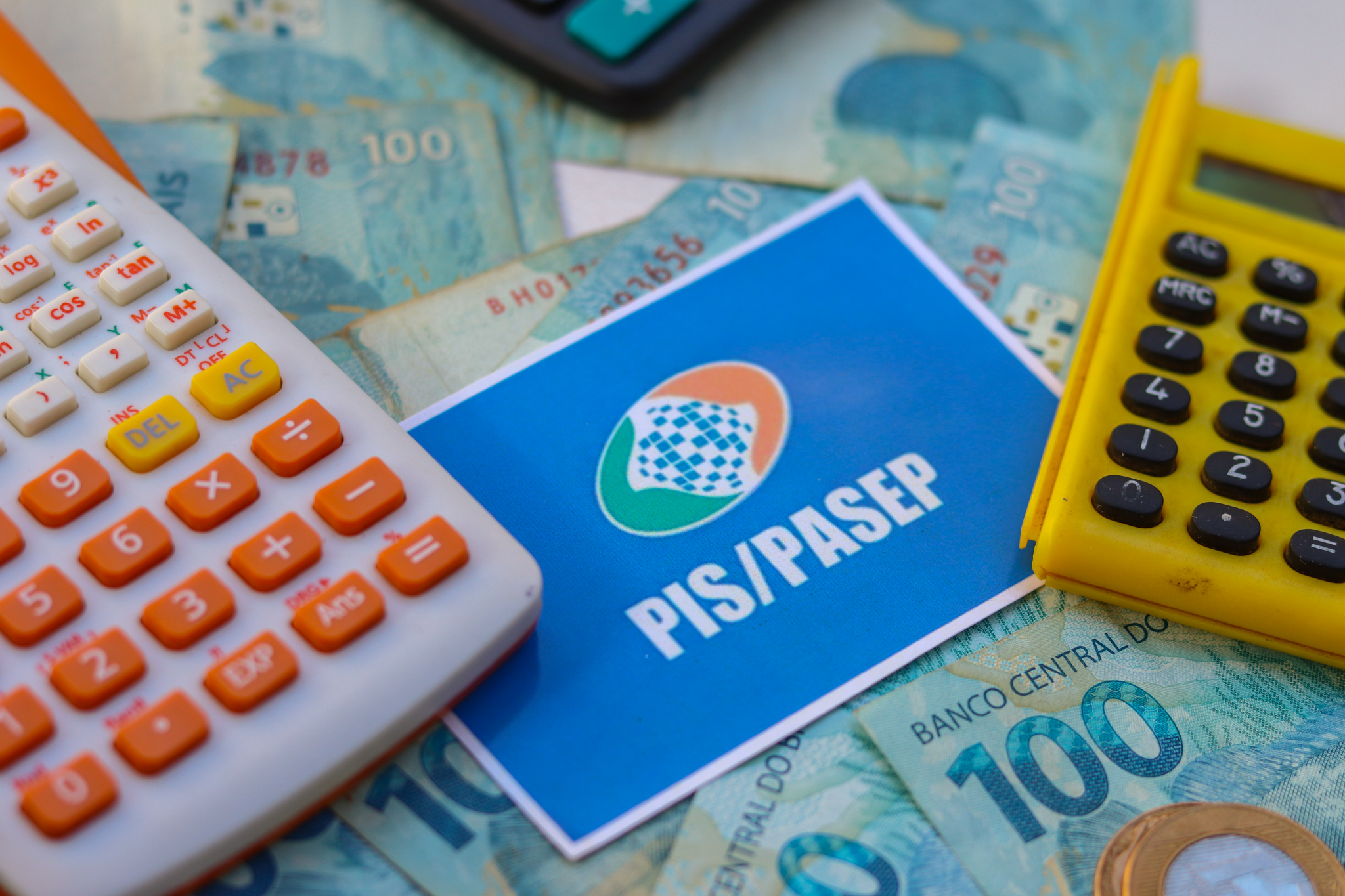 O PIS/Pasep deve ser pago novamente em 2026. Veja detalhes do benefício.