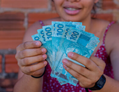Se você é trabalhador, veja como antecipar o décimo terceiro salário.