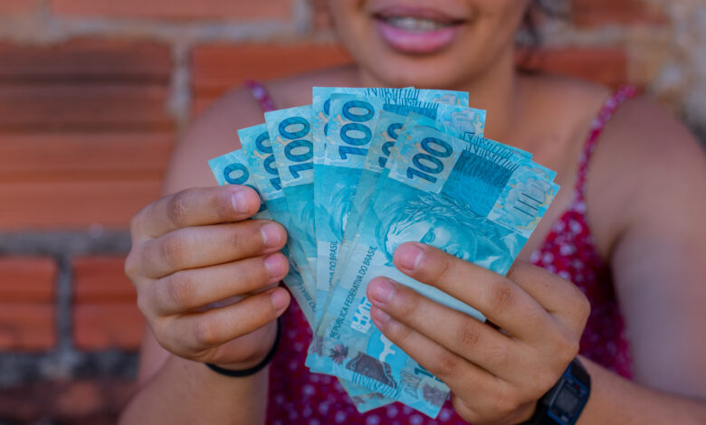 Se você é trabalhador, veja como antecipar o décimo terceiro salário.