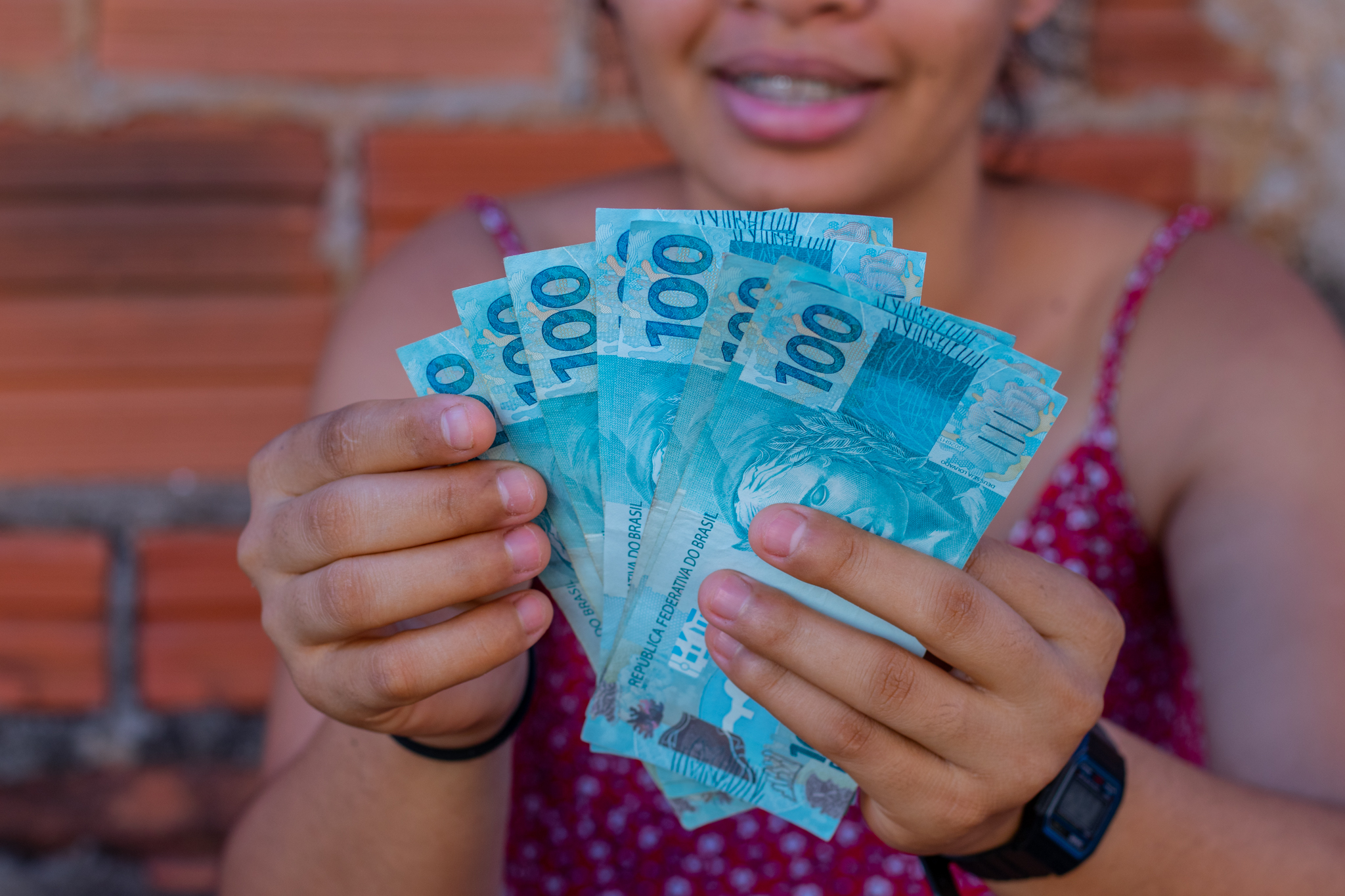 Se você é trabalhador, veja como antecipar o décimo terceiro salário.