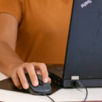 Se você quer trabalhar ganhando em dólar, veja como conseguir uma chance.