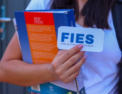 Se você tem dívidas com o Fies, veja como renegociar e sair da inadimplência.