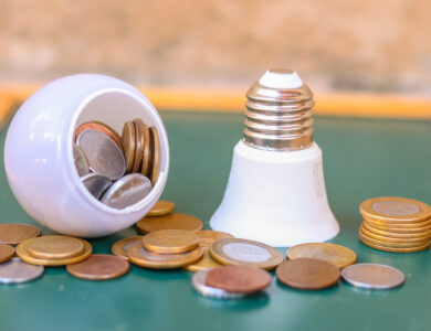 A Aneel decidiu que a bandeira vermelha na conta de luz ainda deve valer em novembro.