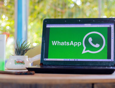 O novo golpe do compartilhamento de tela do WhatsApp é perigoso. Veja como se proteger.