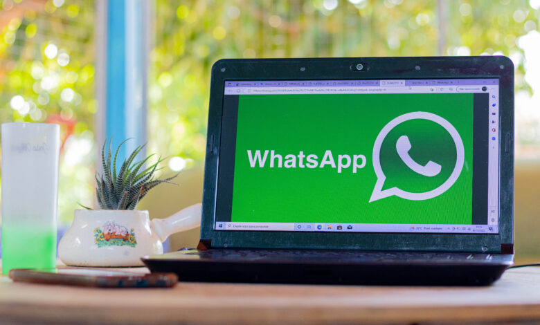 O novo golpe do compartilhamento de tela do WhatsApp é perigoso. Veja como se proteger.