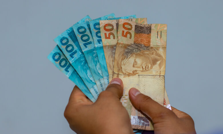 Se você é beneficiário do INSS ou Bolsa Família, veja quando recebe em novembro.