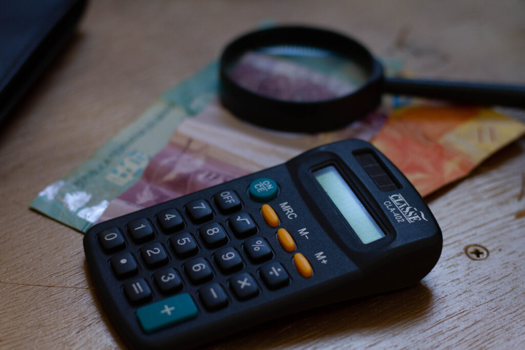 Os brasileiros estão cada vez mais superendividados. veja como resolver.