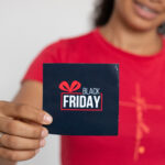 Se você quer aproveitar a Black Friday, fique atento: seu salário vai cair logo.