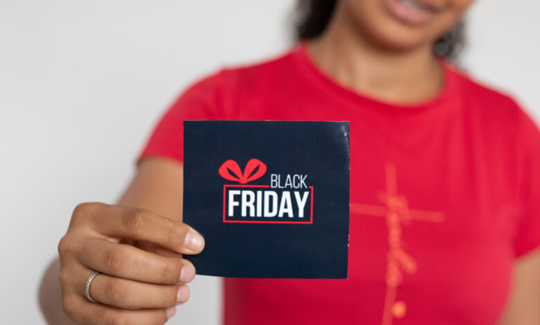 Se você quer aproveitar a Black Friday, fique atento: seu salário vai cair logo.