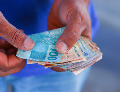 Você já parou para pensar a qual classe pertence no país? Veja como funcionam as determinações.