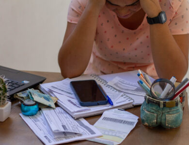 Não deixe que o superendividamento se instale nas suas finanças.
