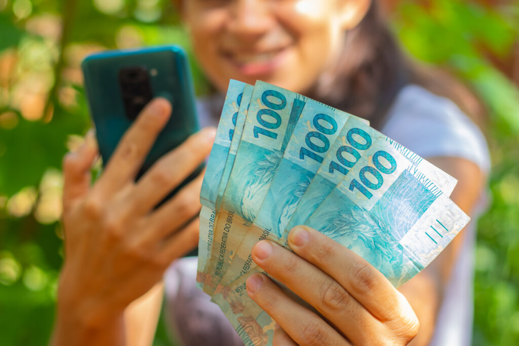 Se você quer ganhar em dólar sem sair de casa, veja estas profissões perfeitas.