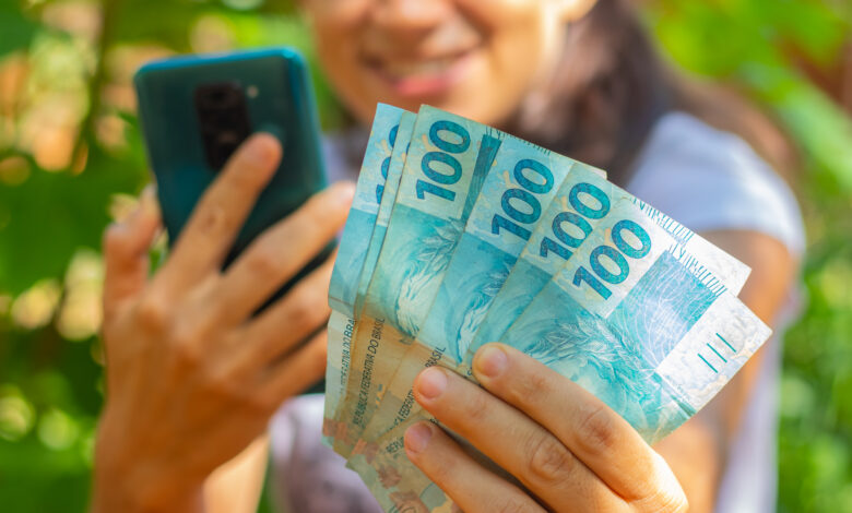 Se você quer ganhar em dólar sem sair de casa, veja estas profissões perfeitas.