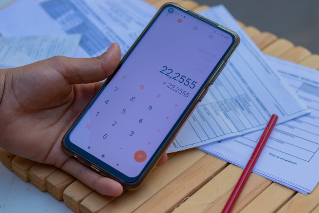 Se você tem dívidas em aberto, veja como renegociá-las.