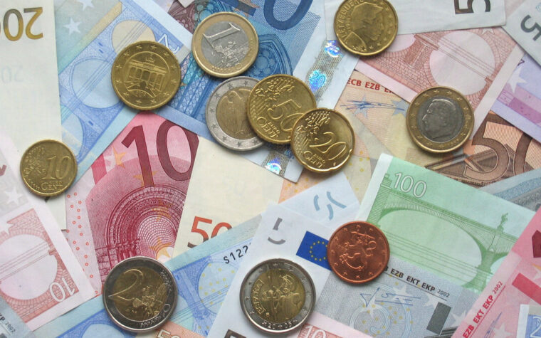 Seguros de ahorro en España: qué revisar antes de contratar uno