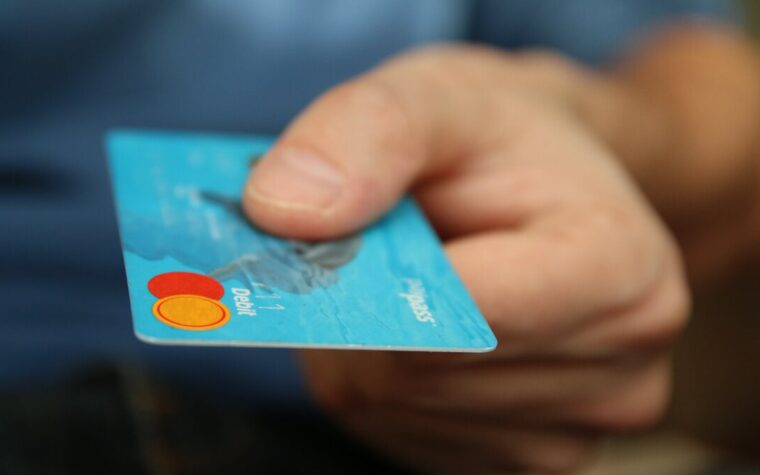Uruguay: el BROU da de baja las tarjetas Maestro el 1 de noviembre